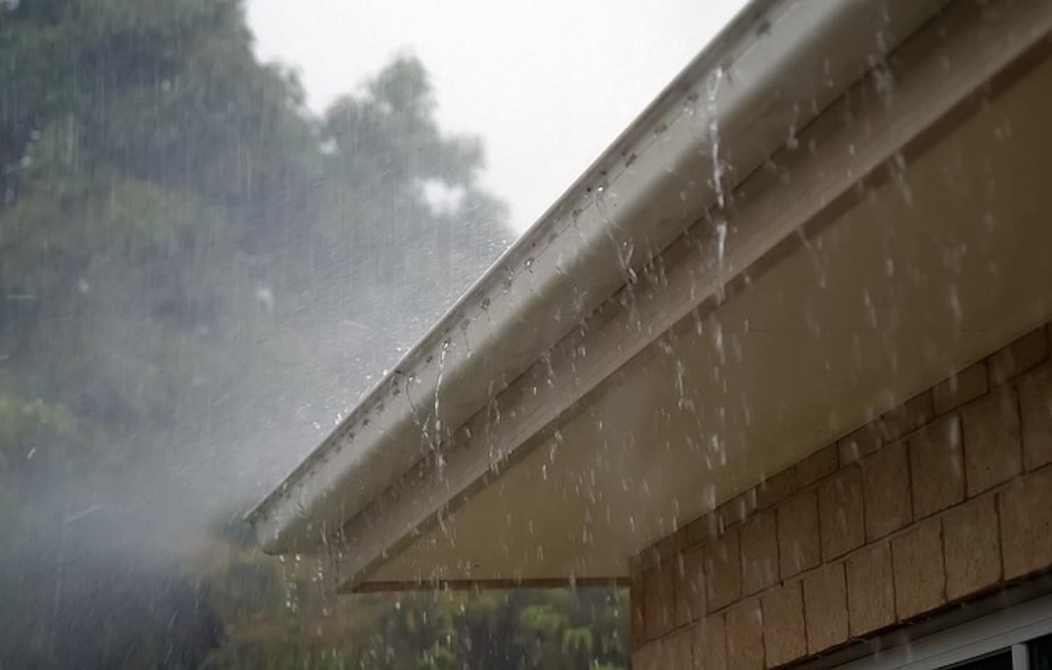 does home insurance cover gutters