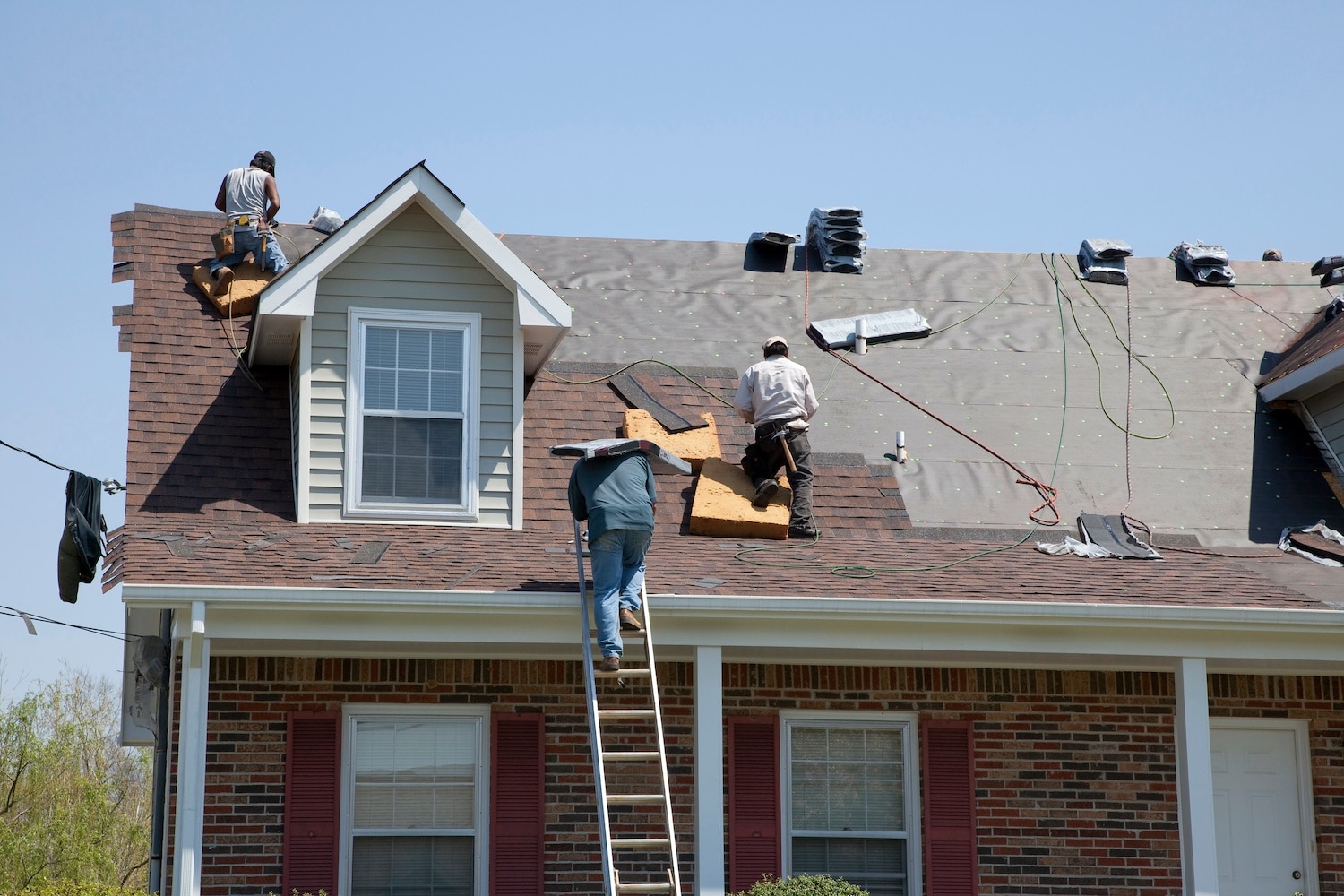 roof replacement tips workers